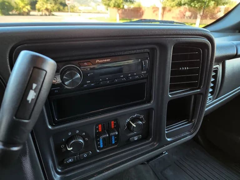 2005 GMC Sierra 1500 Sportside, view