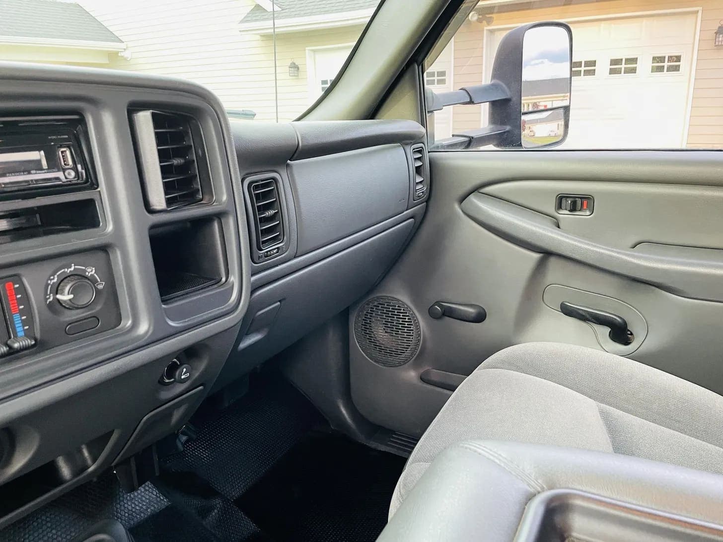 2005 GMC Sierra 2500 HD, view