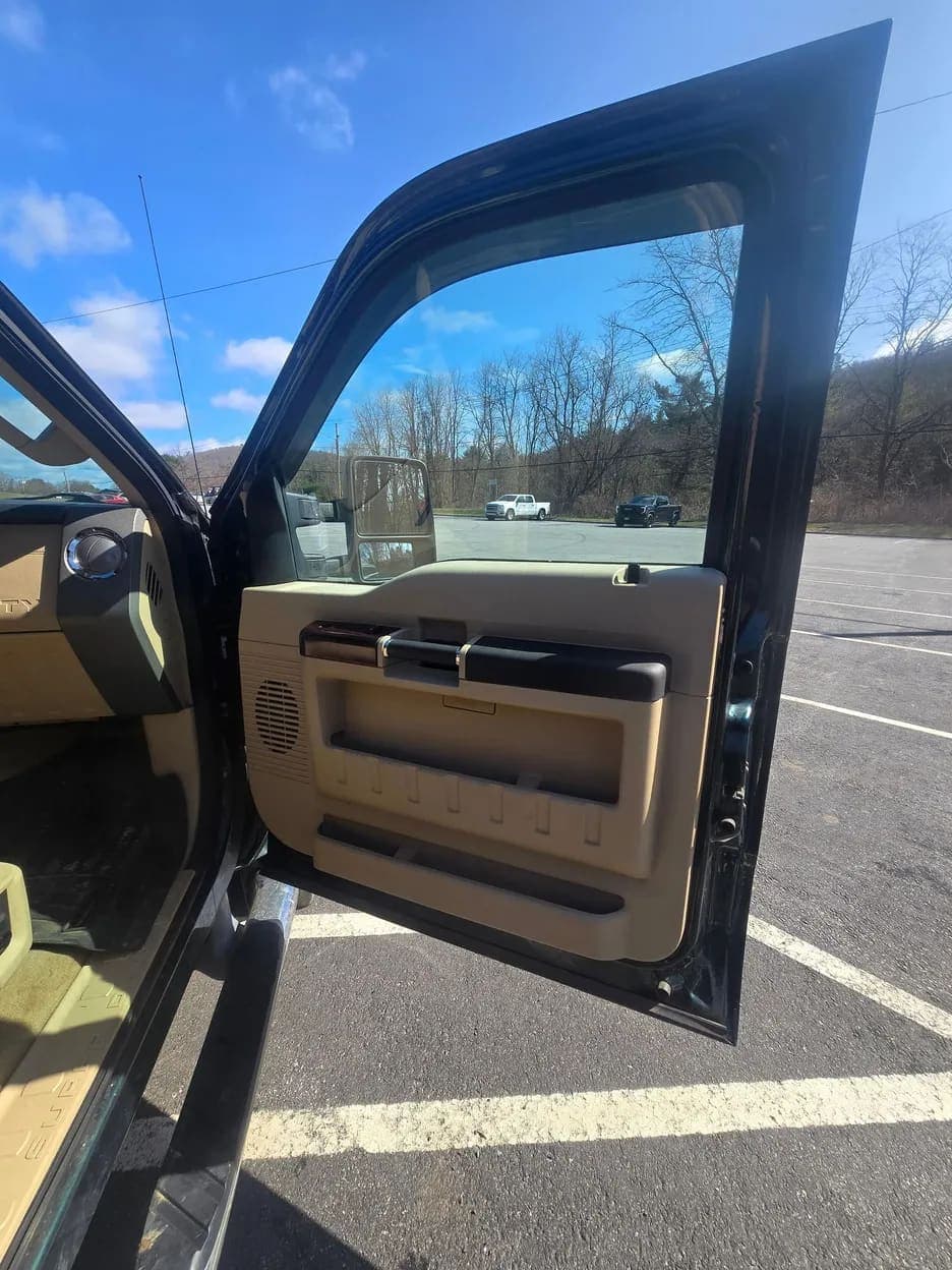 2008 Ford F-450 Super Duty Lariat, view