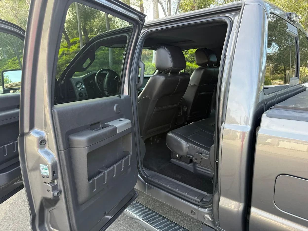 2012 Ford F-350 Super Duty Lariat, view