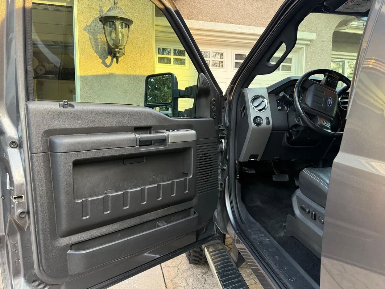 2012 Ford F-350 Super Duty Lariat, view
