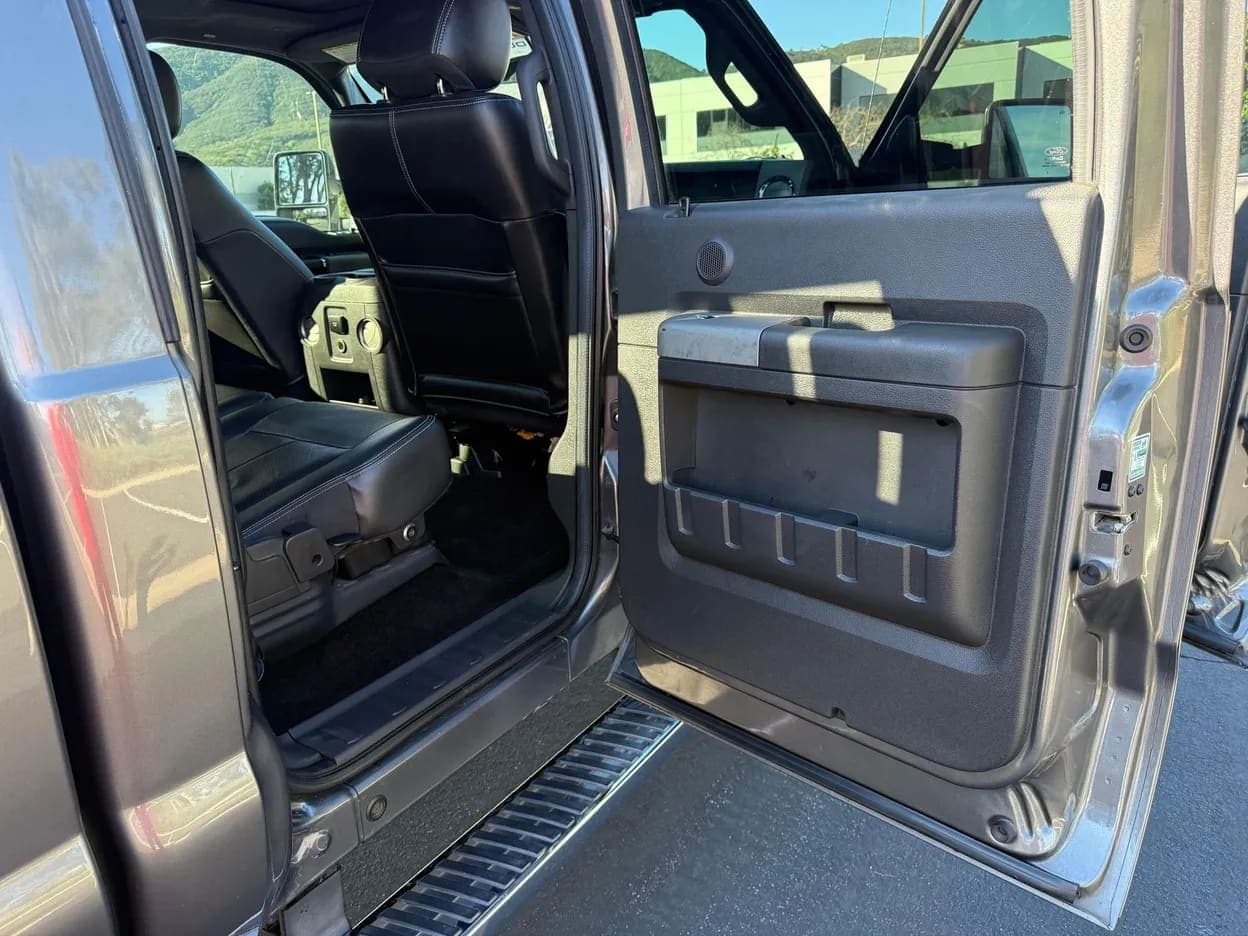 2012 Ford F-350 Super Duty Lariat, view