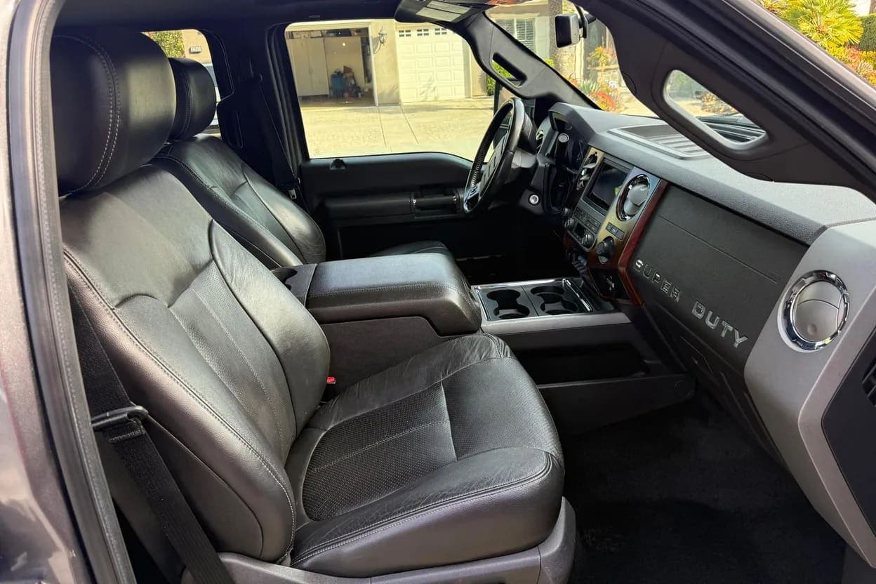 2012 Ford F-350 Super Duty Lariat, view