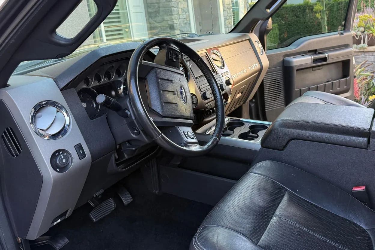 2012 Ford F-350 Super Duty Lariat, view