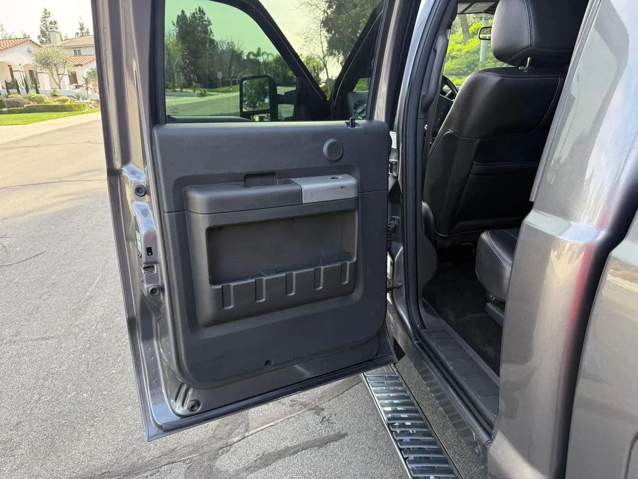 2012 Ford F-350 Super Duty Lariat, view