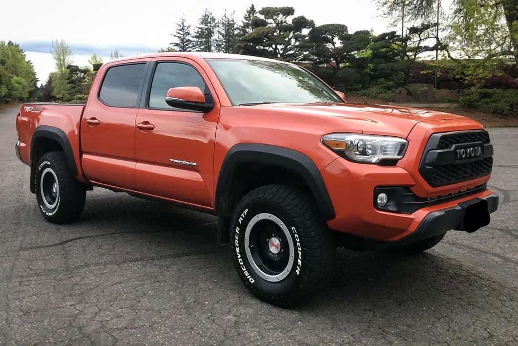 2017 Toyota Tacoma TRD Off-Road Double Cab exterior