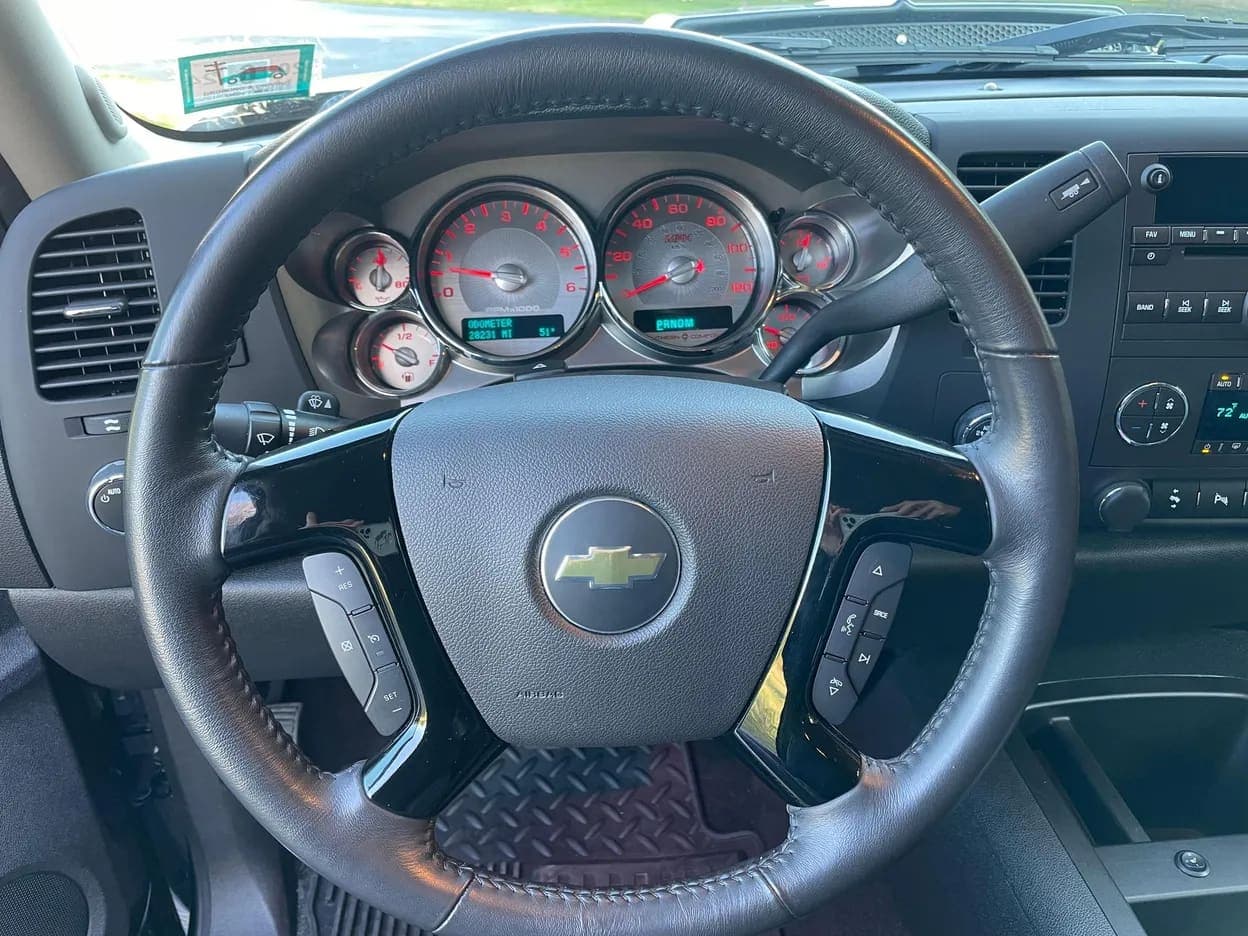 2013 Chevrolet Silverado 1500 LT, view