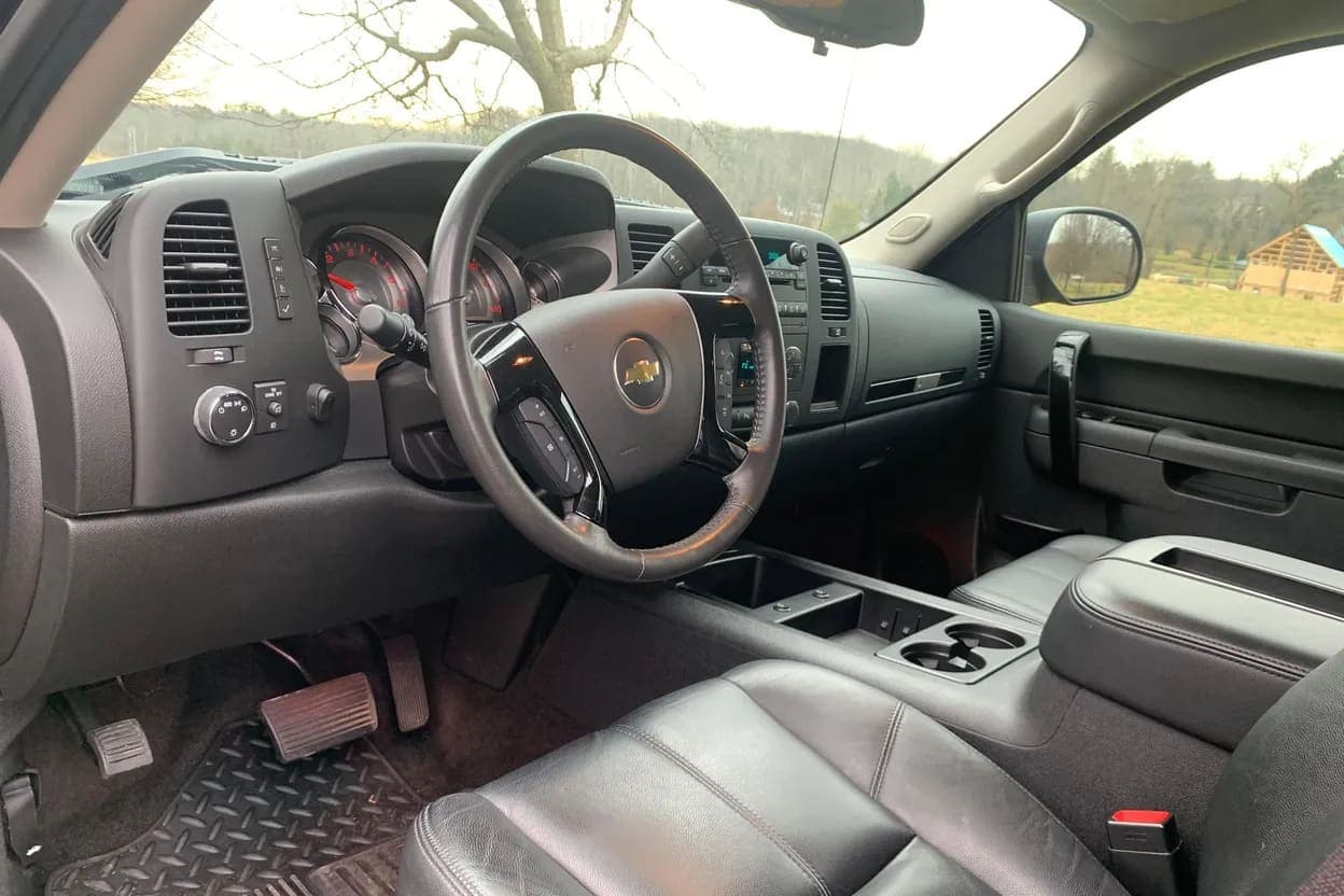 2013 Chevrolet Silverado 1500 LT, view