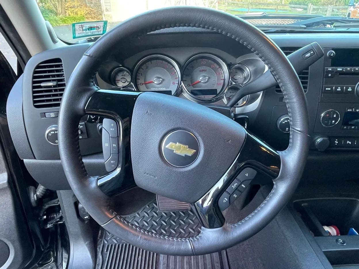 2013 Chevrolet Silverado 1500 LT, view