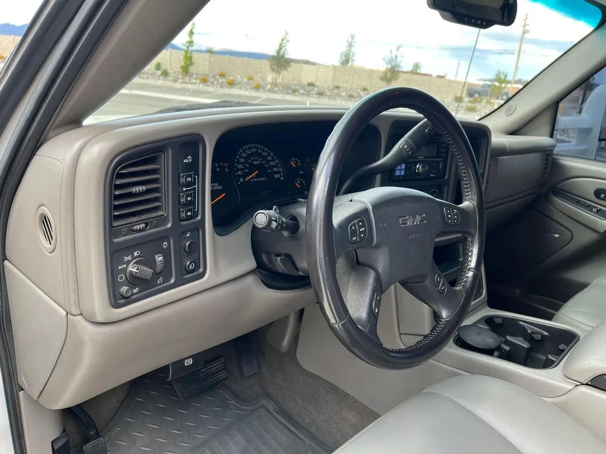 2007 GMC Sierra 2500 HD SLT, view