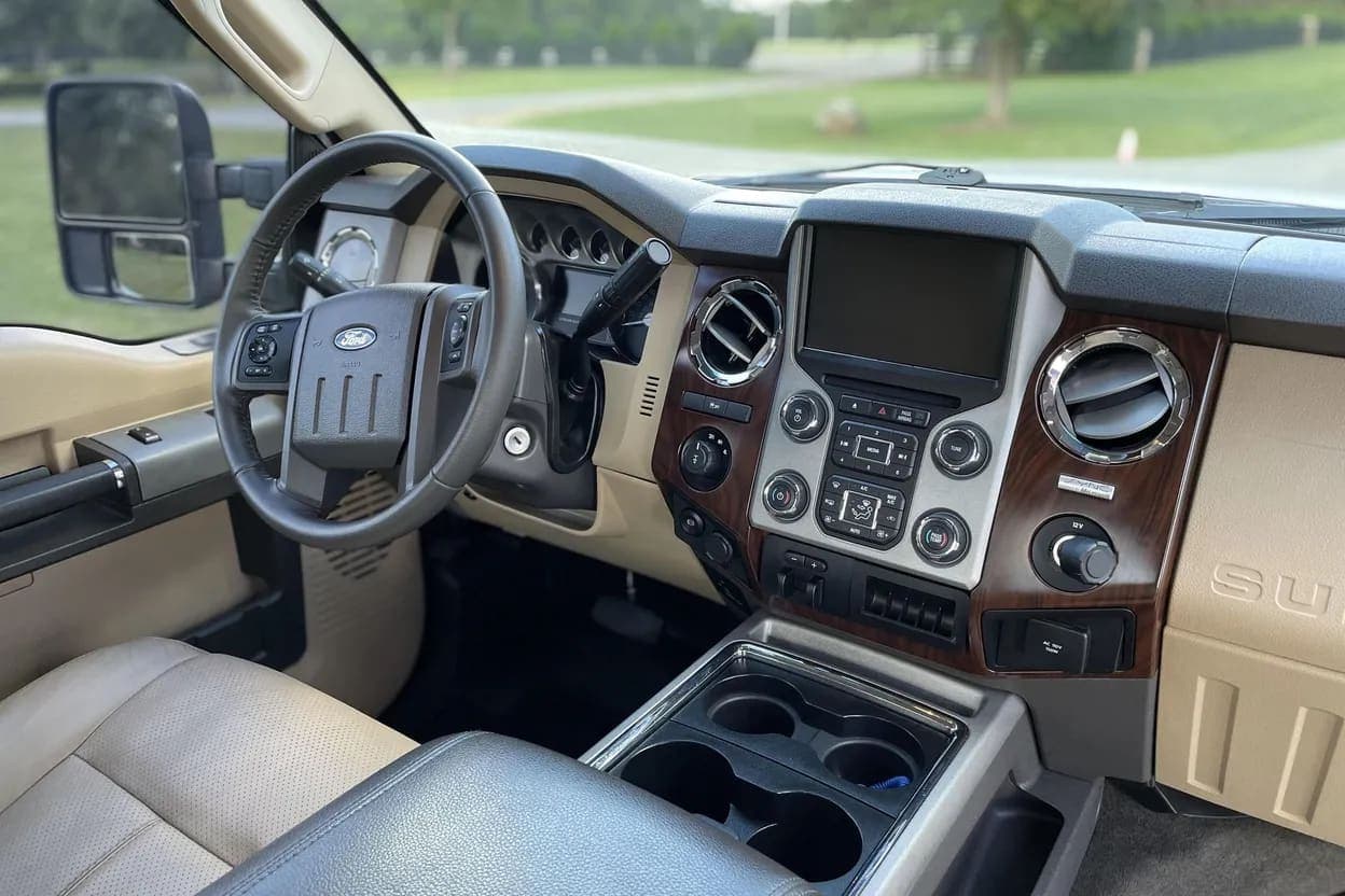 2016 Ford F-250 Super Duty Lariat, view